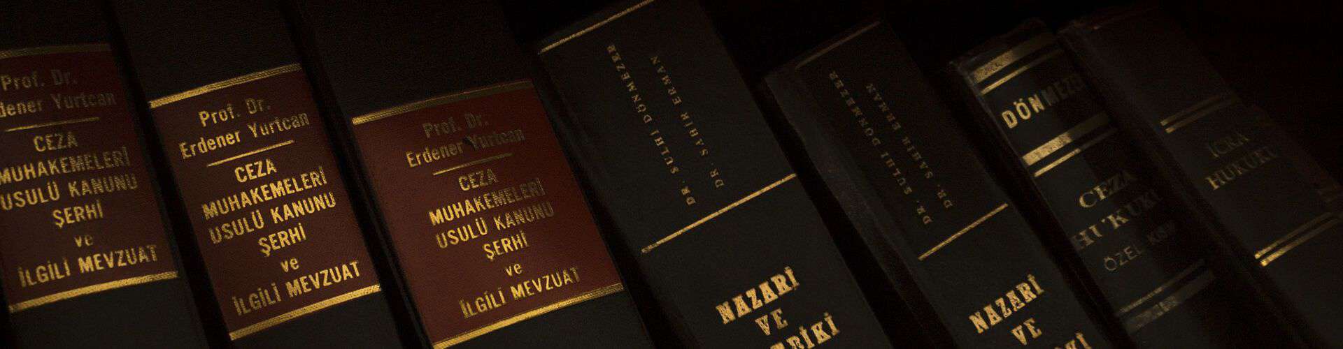 Livros sobre casos judiciais.